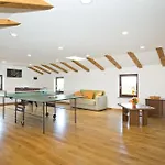 Montrin Villa Kaštel
