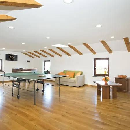 Montrin Villa Kaštel