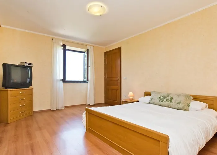 Montrin 빌라 Kaštel